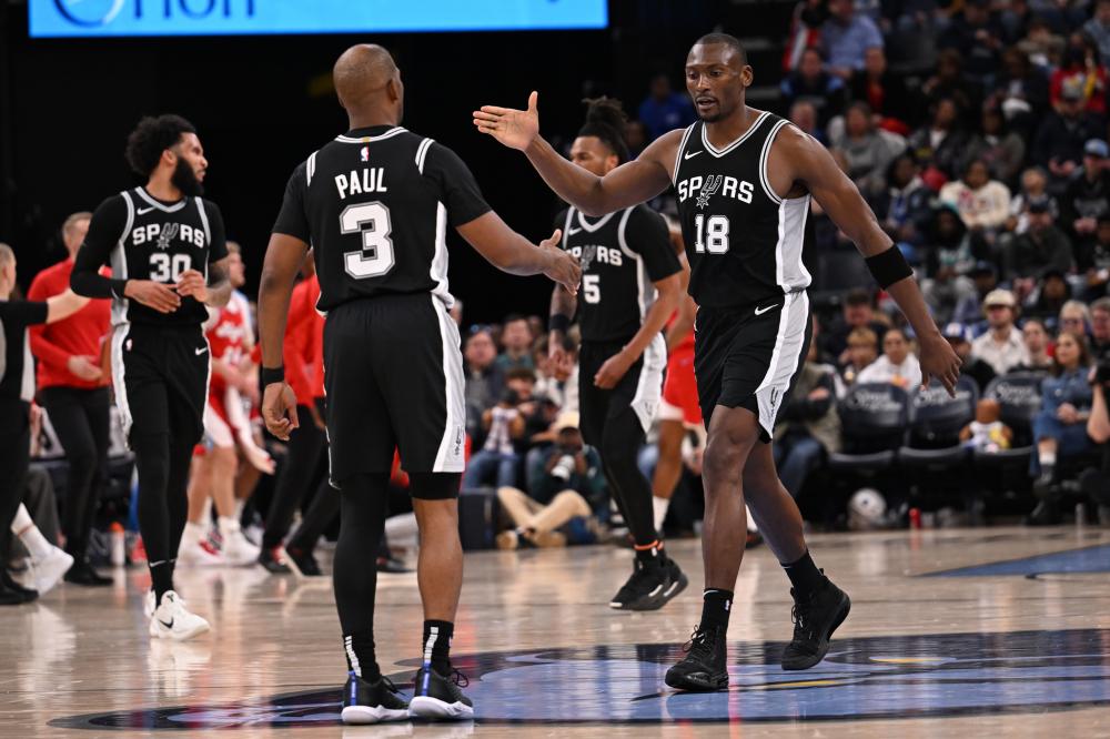 经历压力或 经历压力或