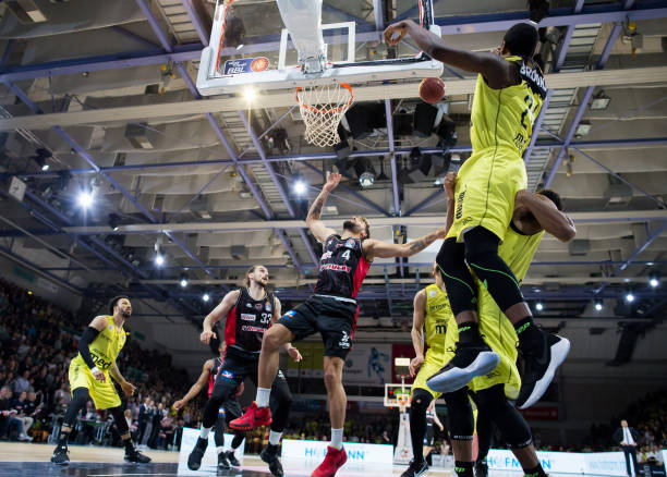 更是现代足 更是现代足